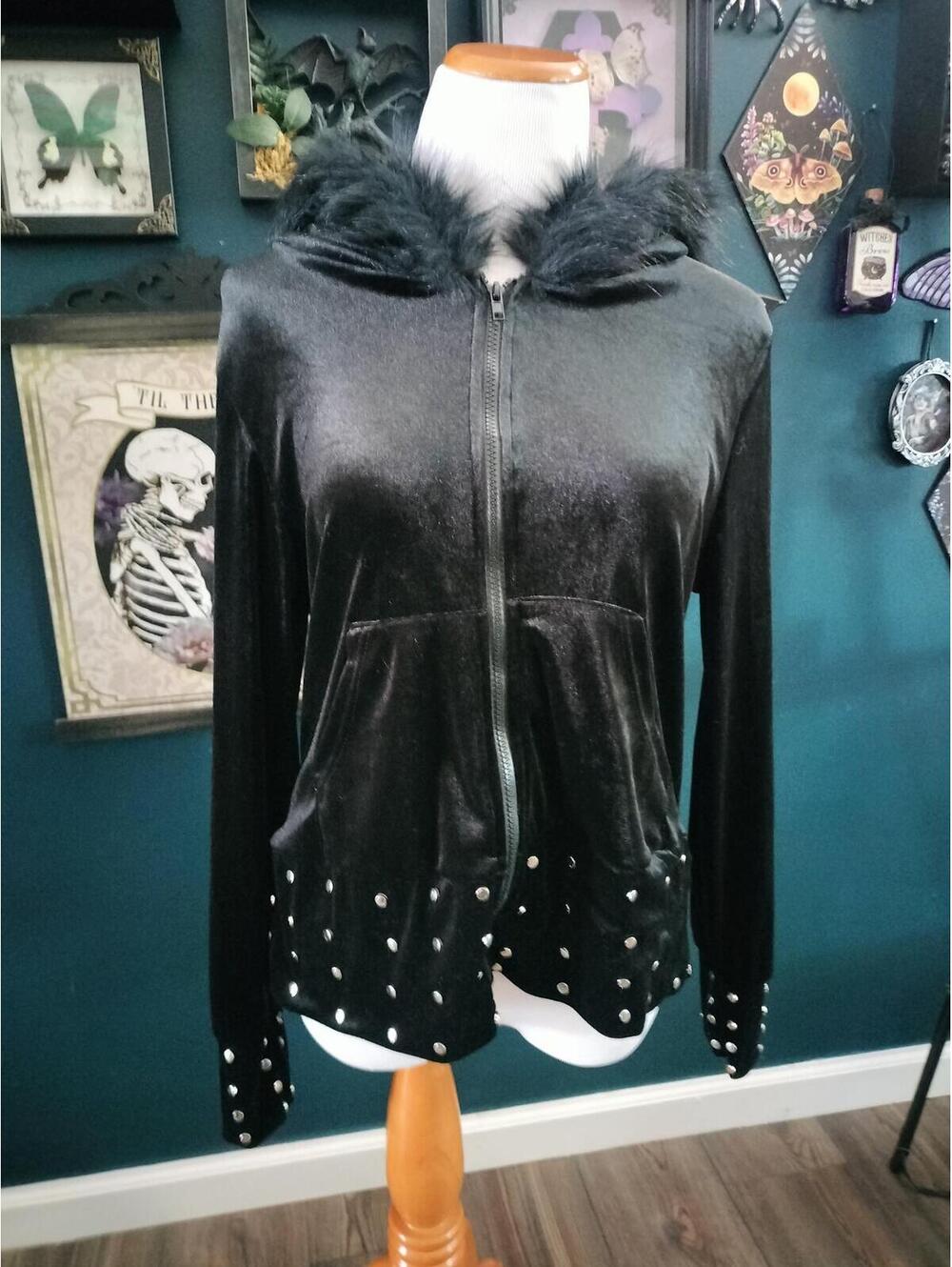Black hooded zipper sweatshirt